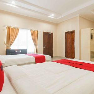 RedDoorz @ Hotel Copacobana Bengkulu